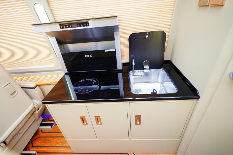 惠多少钱 6座带床带卫生间新款落地价ky开元棋牌丰田考斯特房车版最新优(图2)