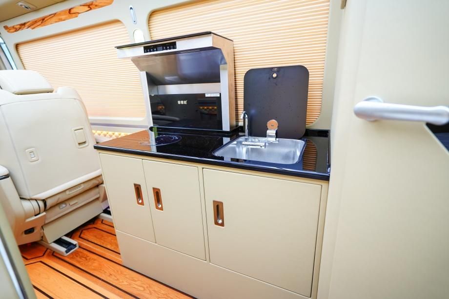 惠多少钱 6座带床带卫生间新款落地价ky开元棋牌丰田考斯特房车版最新优(图3) 惠多少钱 6座带床带卫生间新款落地价ky开元棋牌丰田考斯特房车版最新优(图3)