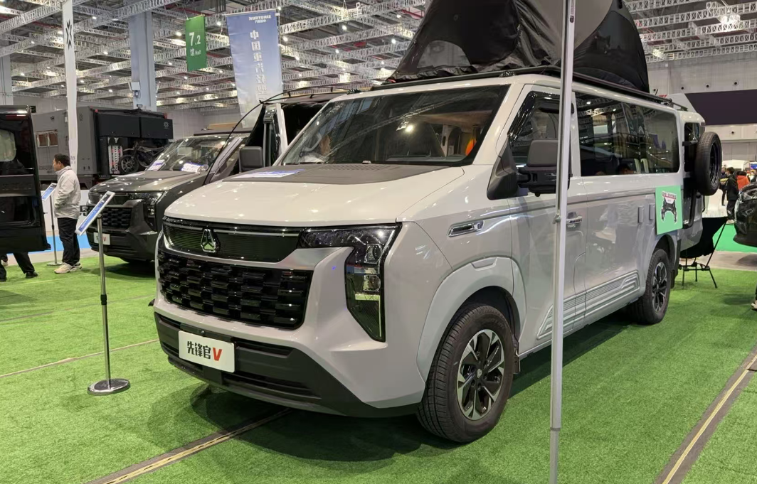 国重汽轻型汽车首登上海国际房车展开元棋牌