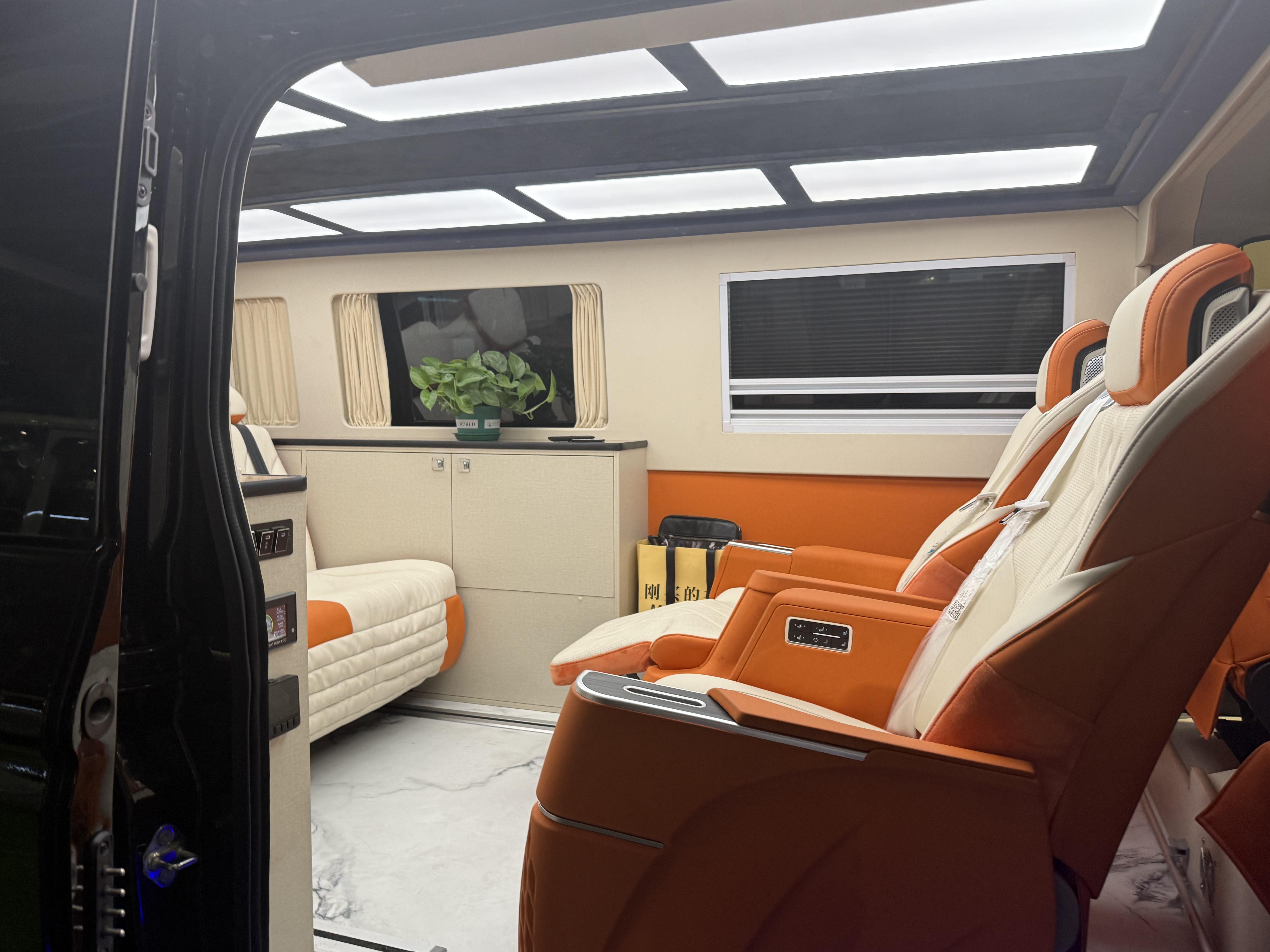 国重汽轻型汽车首登上海国际房车展开元棋牌app多品类强势出击！中(图2)