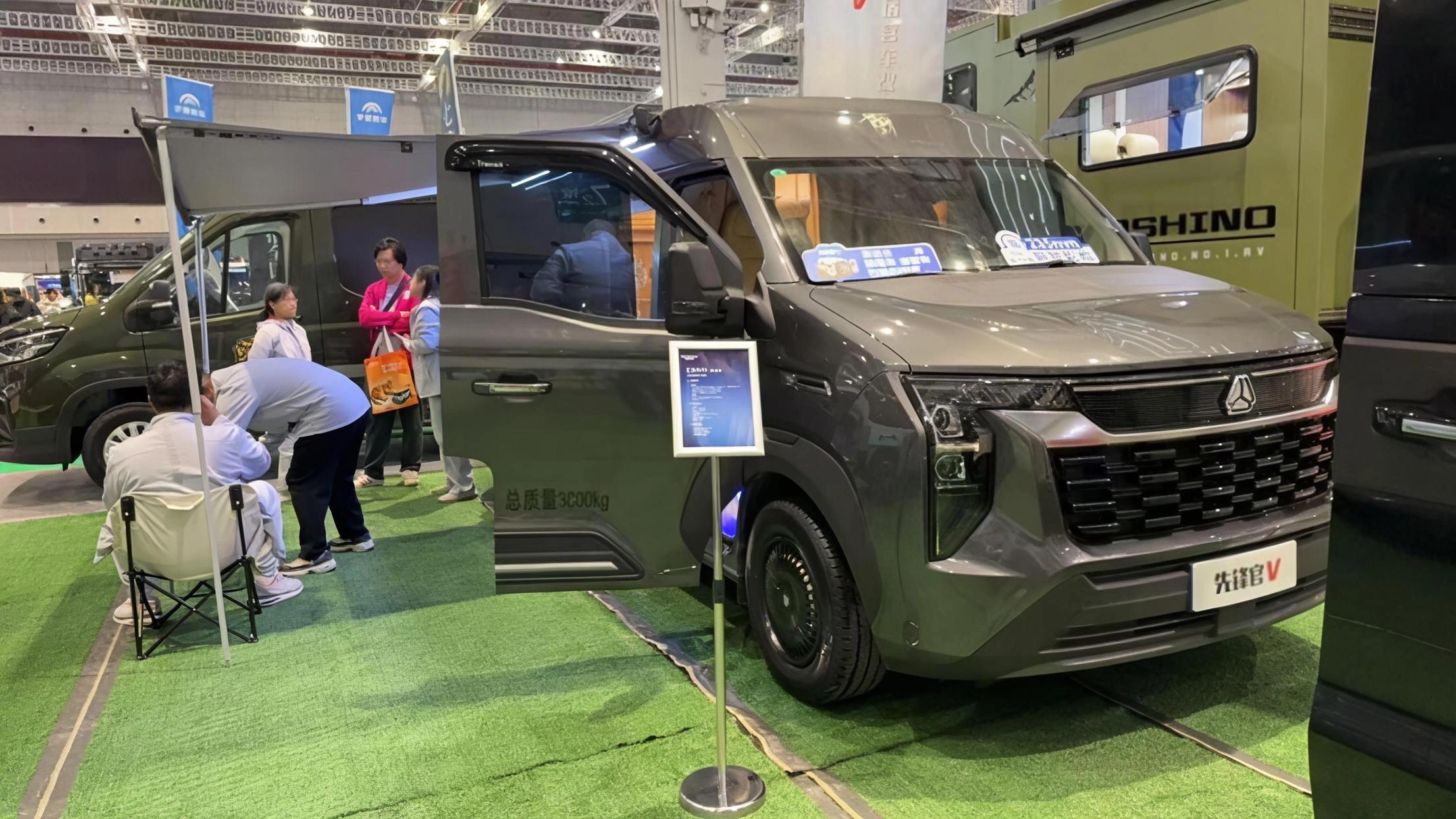 国重汽轻型汽车首登上海国际房车展开元棋牌app多品类强势出击！中(图5)